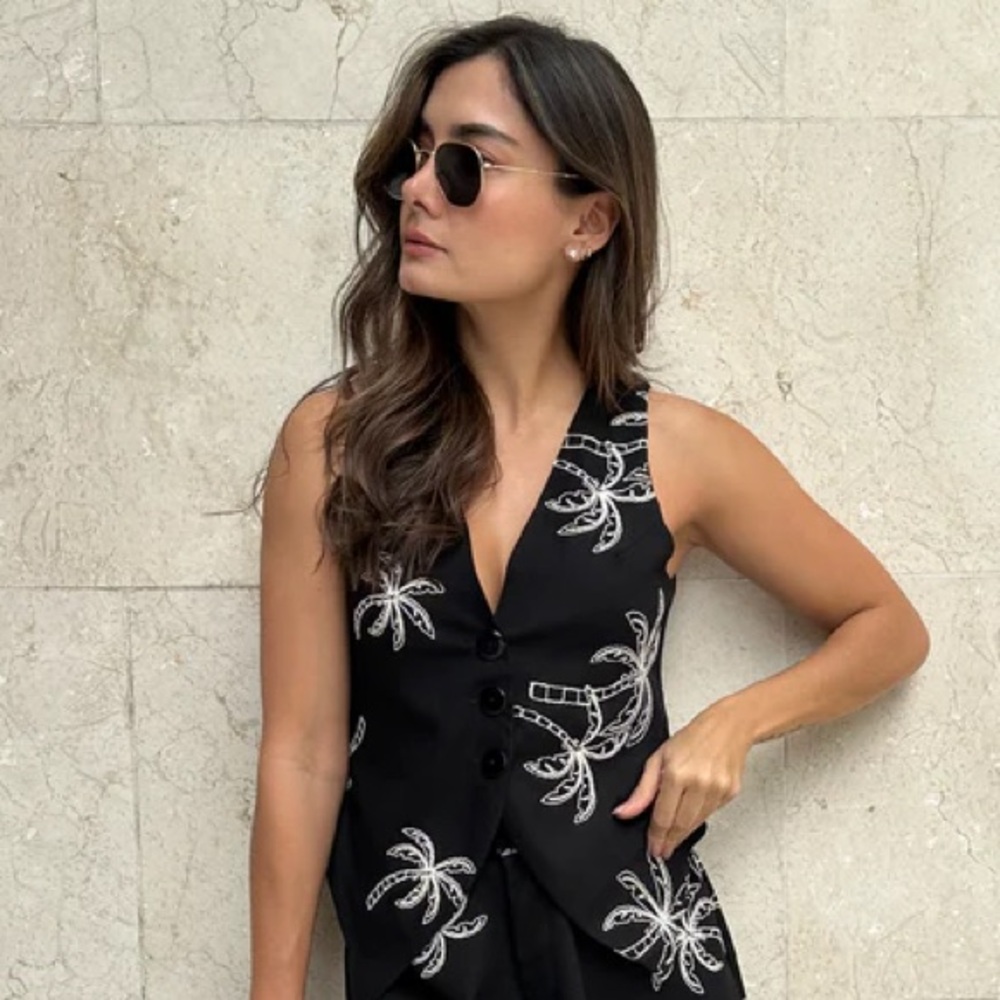 NWT J & B Black Palm-Embroidered Button Tank - Picture 2 of 6